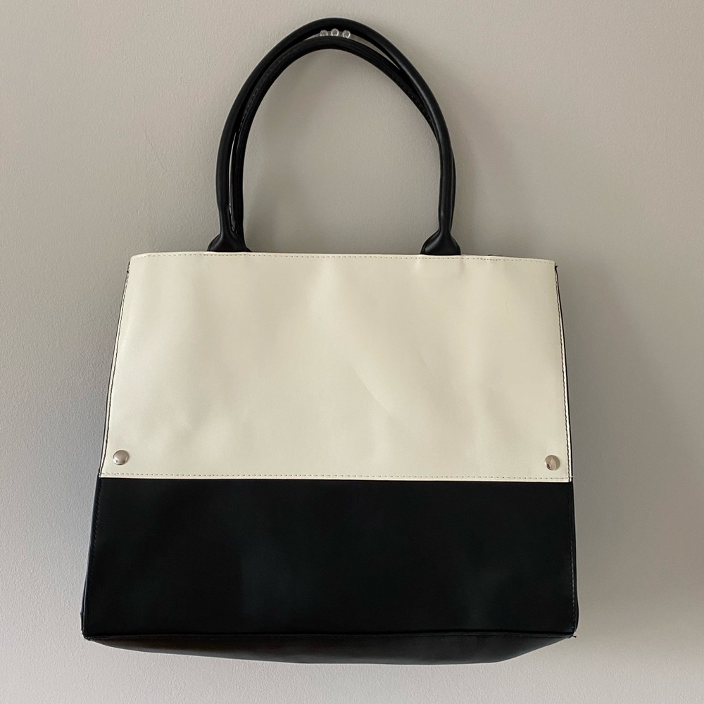 2/$20 🎉Brand New White & Black Tote - Medium Size